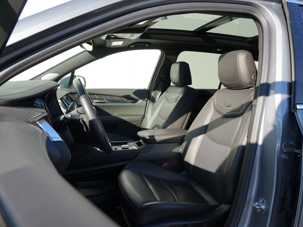 Used 2025 Cadillac XT6 Premium Luxury image 14