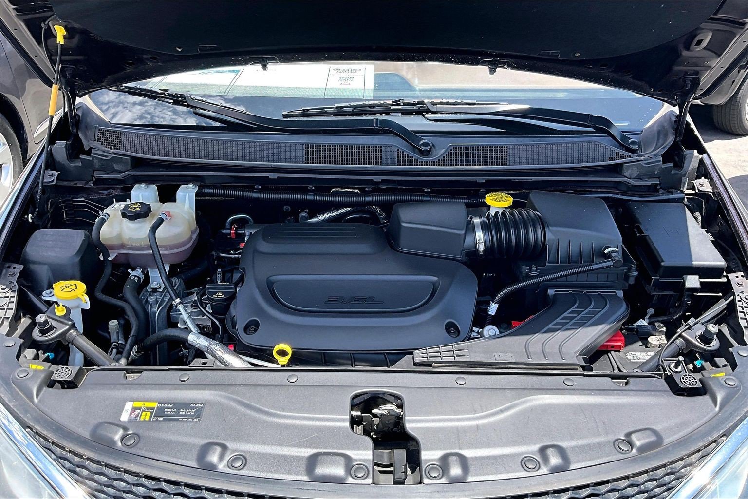 Used 2019 Chrysler Pacifica Limited w/ Advanced Safetytec Group FWD image 9