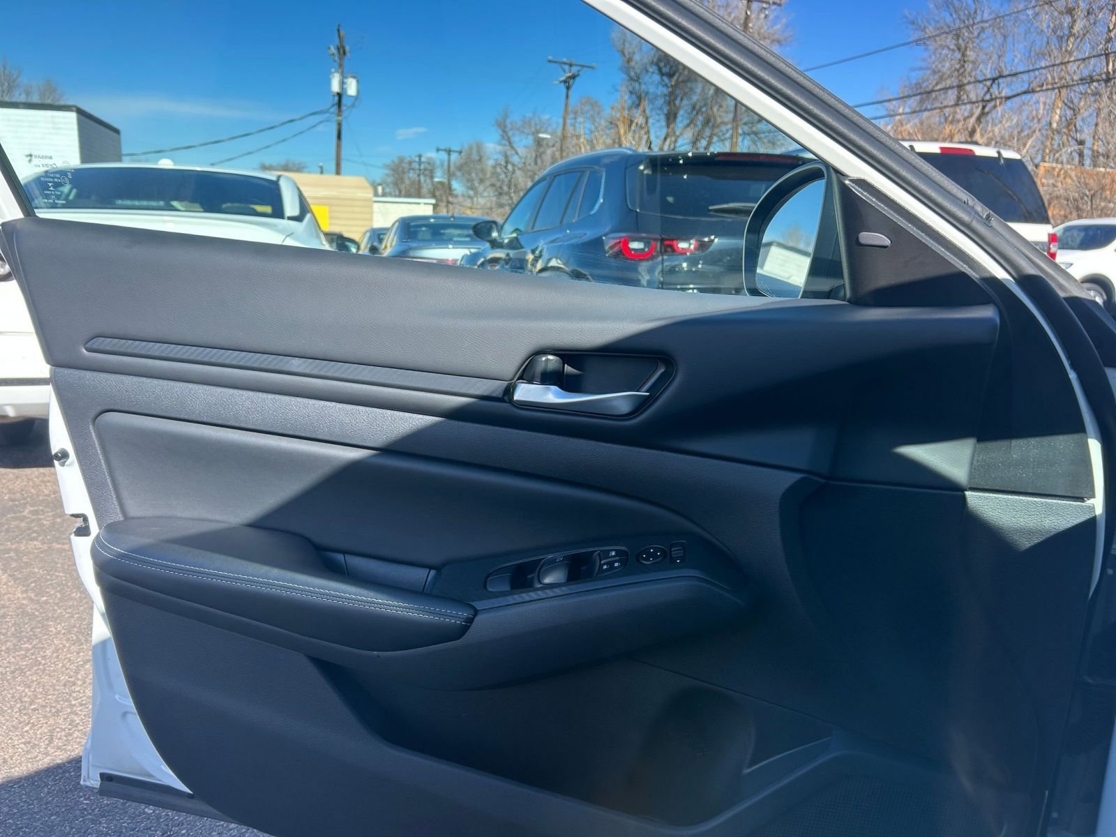 Used 2025 Nissan Altima 2.5 SV image 18