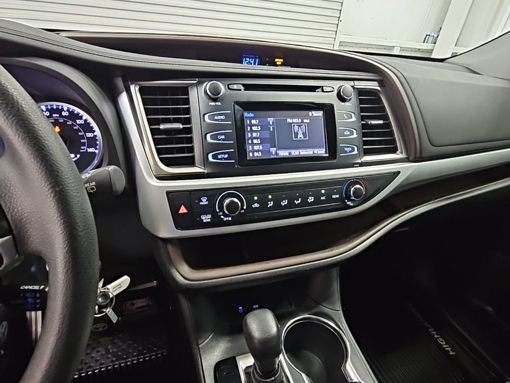 Used 2019 Toyota Highlander LE FWD image 13