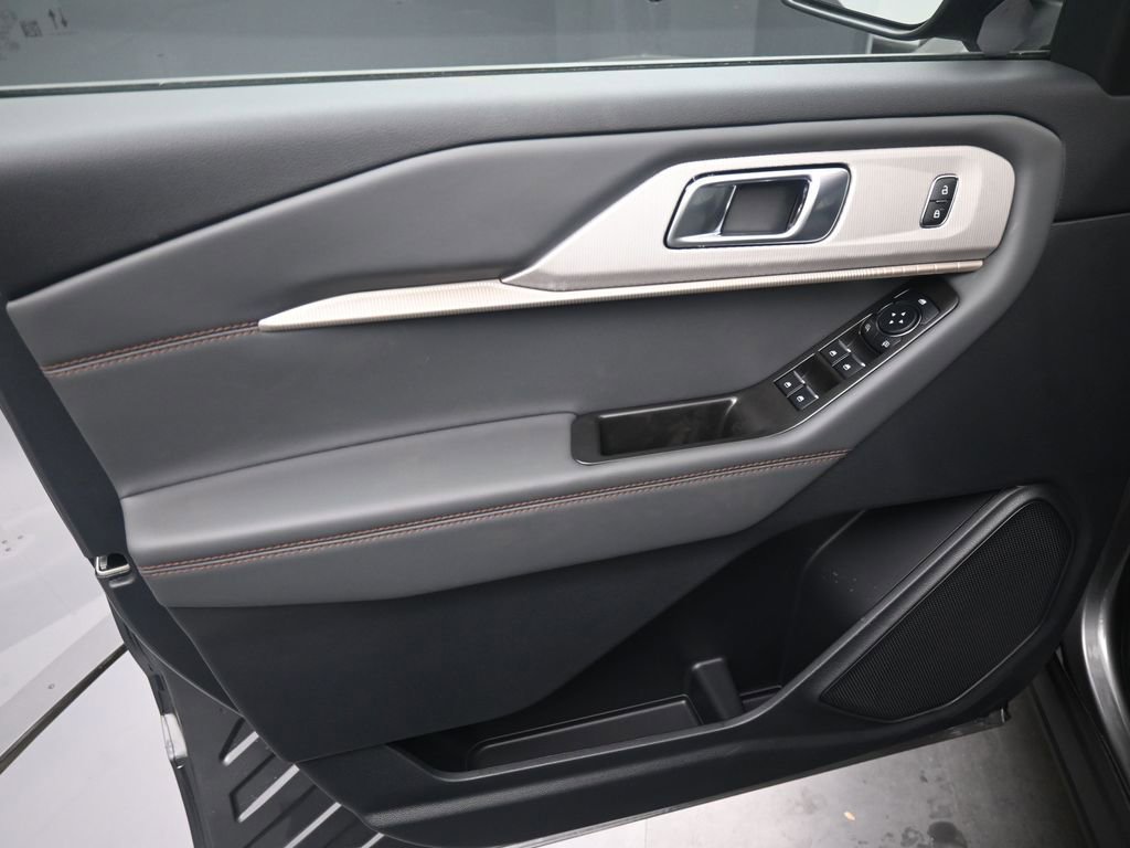 New 2026 Ford Explorer Active w/ Active Comfort Package image 8