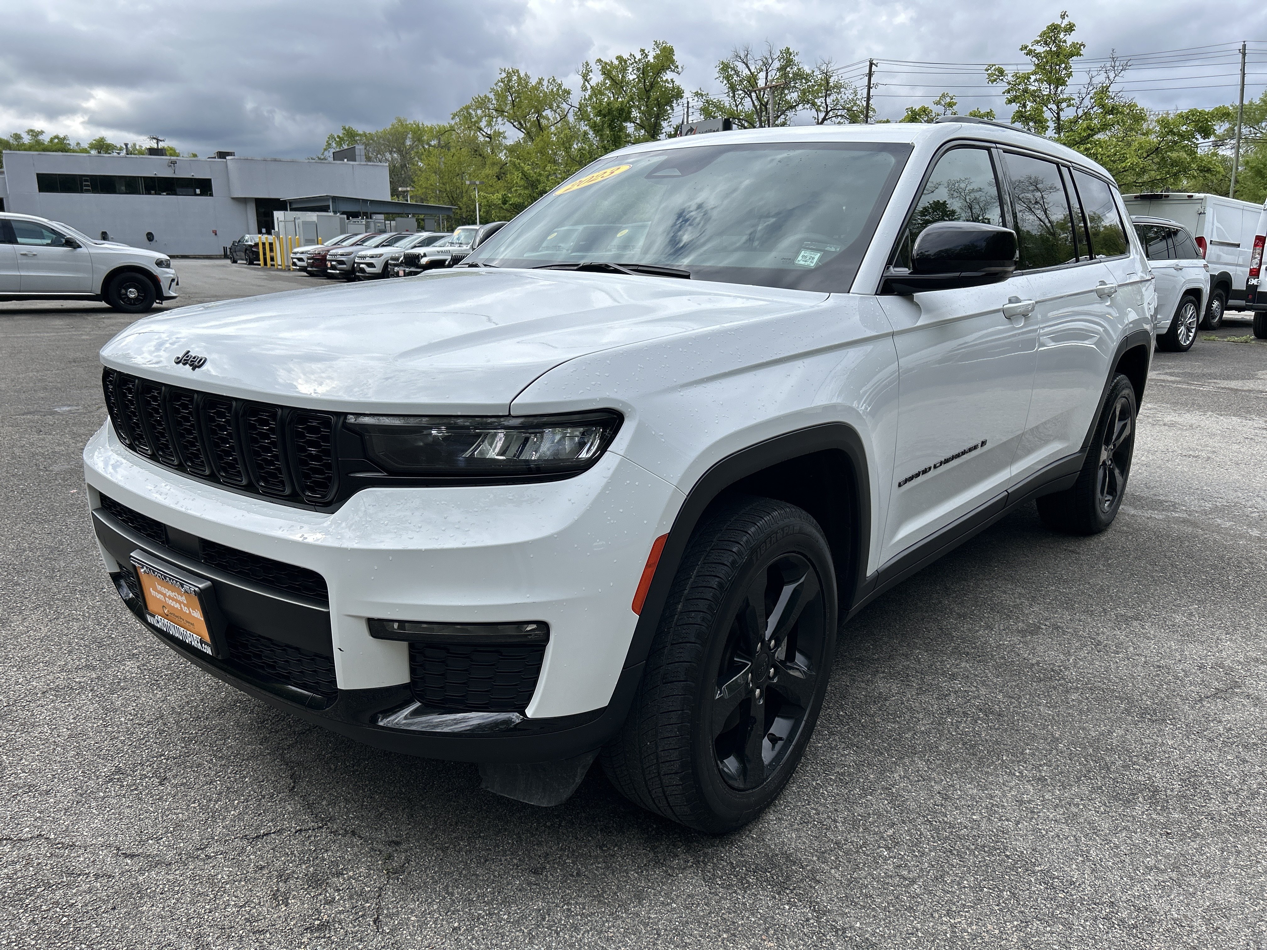 Certified 2023 Jeep Grand Cherokee L Limited w/ Black Appearance Package AWD/4WD image 2