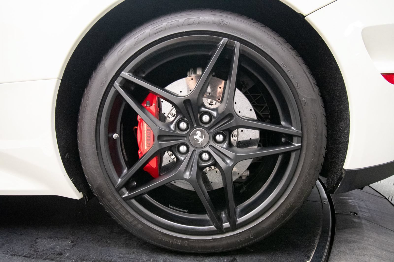 Used 2016 Ferrari California T RWD image 41