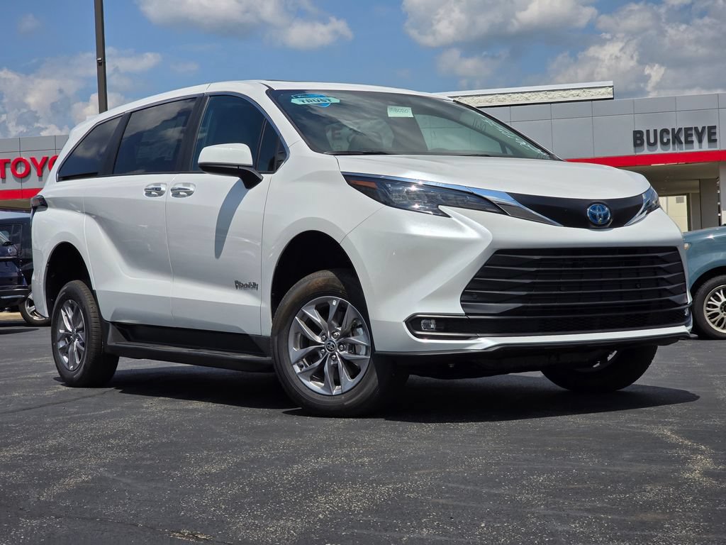 Used 2025 Toyota Sienna XLE FWD video 2