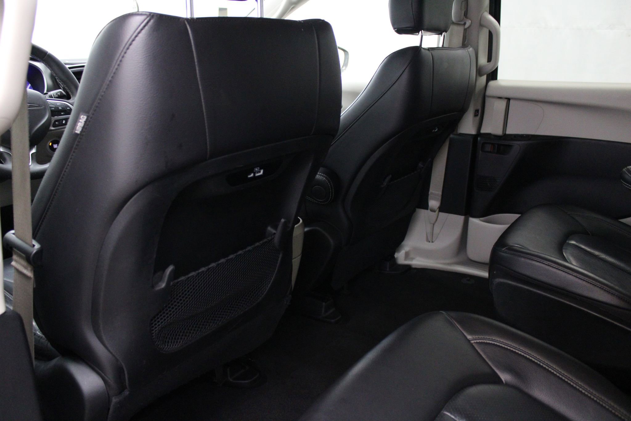 Used 2022 Chrysler Pacifica Touring-L FWD image 16