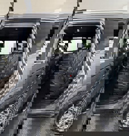 Certified 2025 GMC Acadia Denali FWD image 9