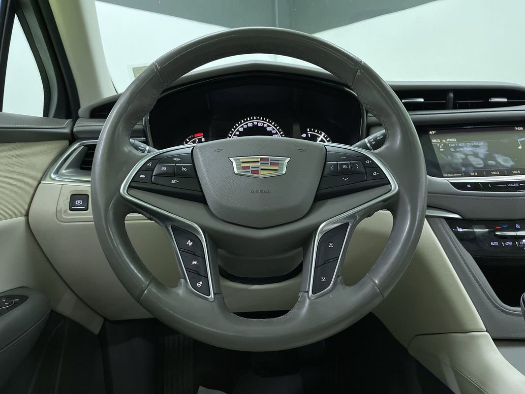 Used 2017 Cadillac XT5 Luxury w/ Driver Awareness Package image 21