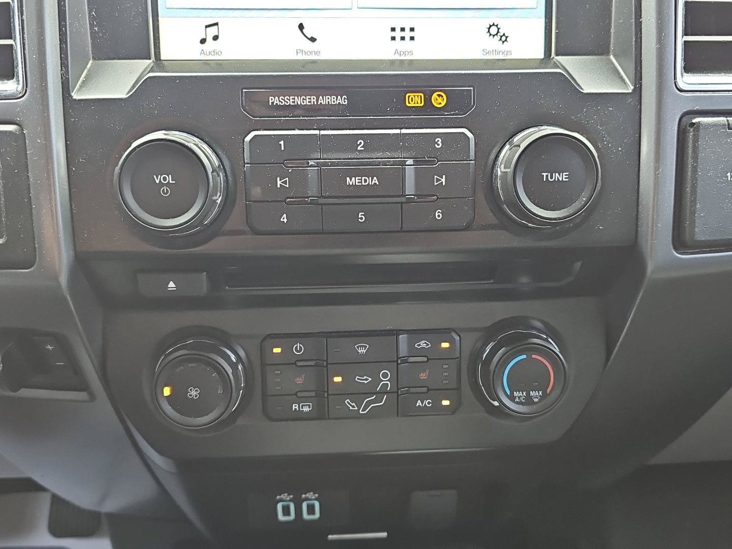 Used 2017 Ford F250 XLT w/ XLT Premium Package AWD/4WD image 13