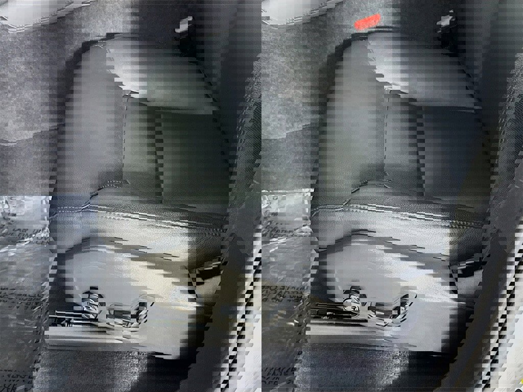 Certified 2025 Volvo XC90 B5 Core image 19