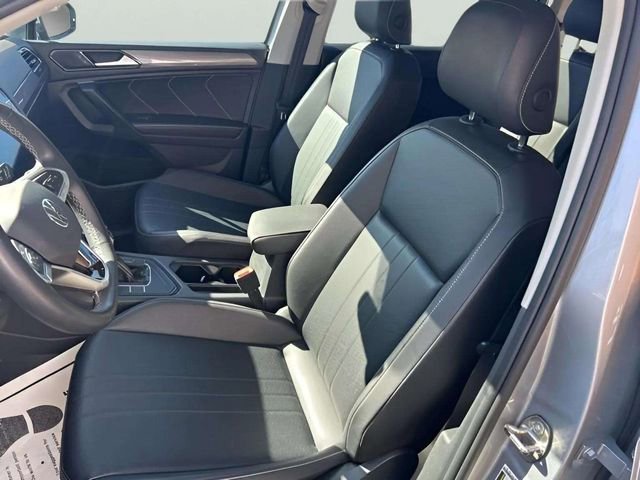 Used 2023 Volkswagen Tiguan SE FWD image 9