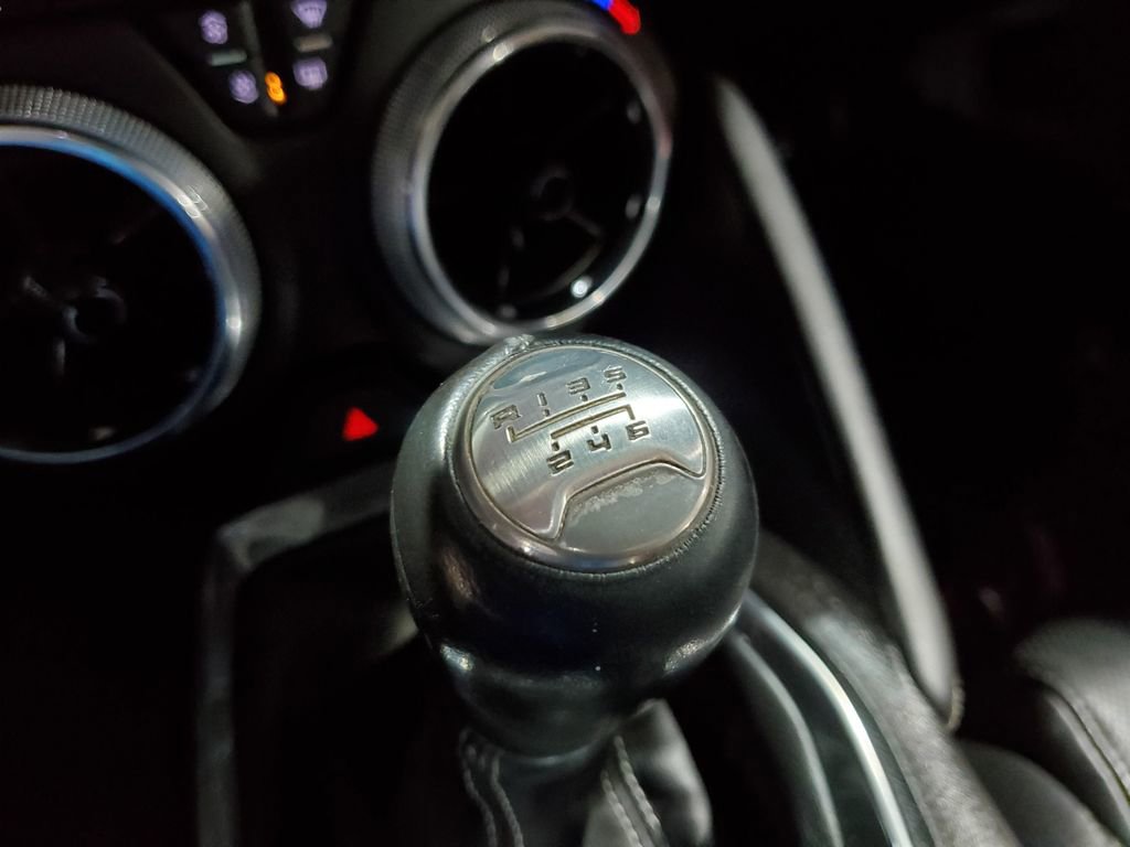 Used 2016 Chevrolet Camaro LT RWD image 31