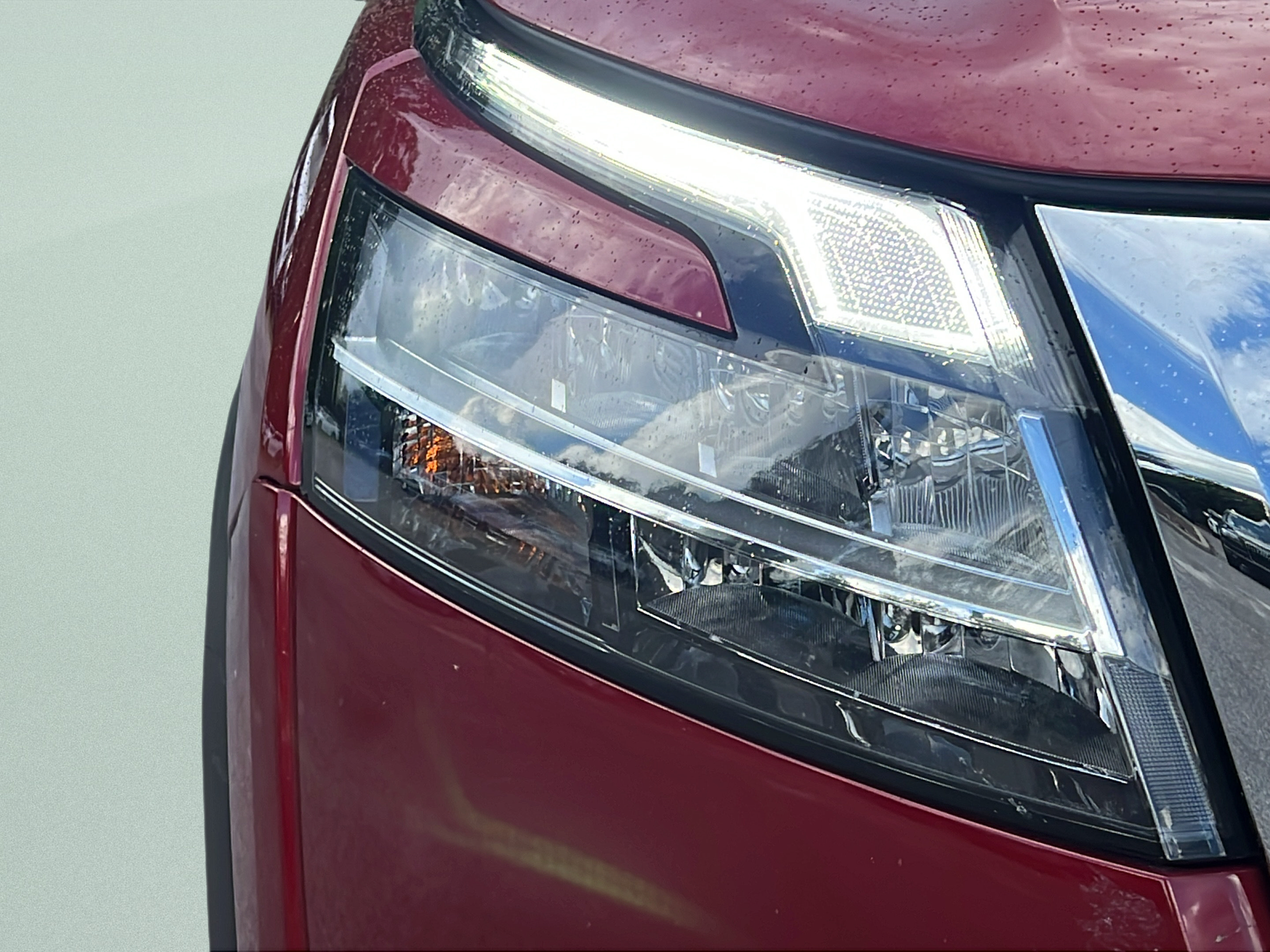 Used 2023 Nissan Pathfinder SL AWD/4WD image 9