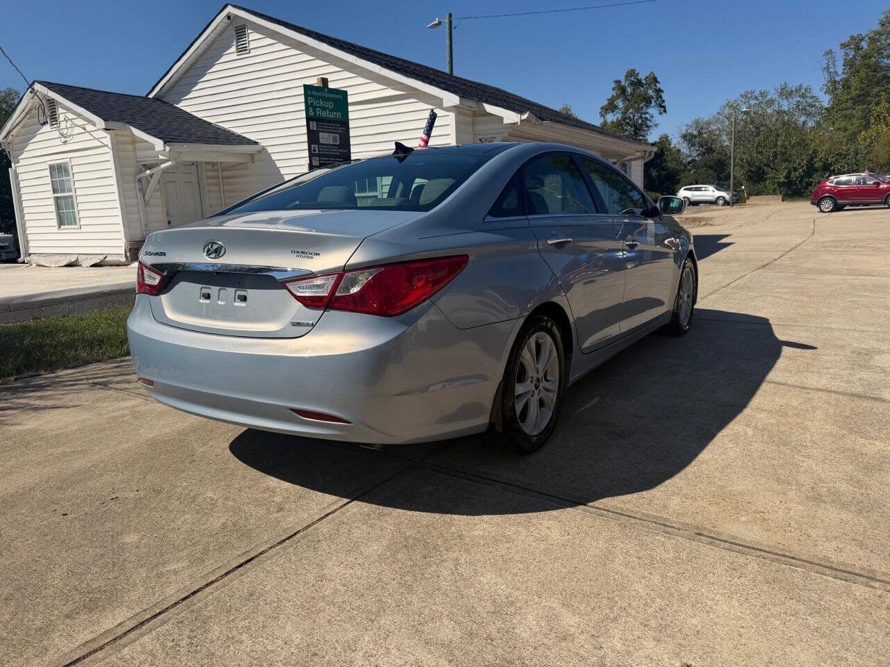 Used 2013 Hyundai Sonata Limited w/ Premium Pkg FWD image 3
