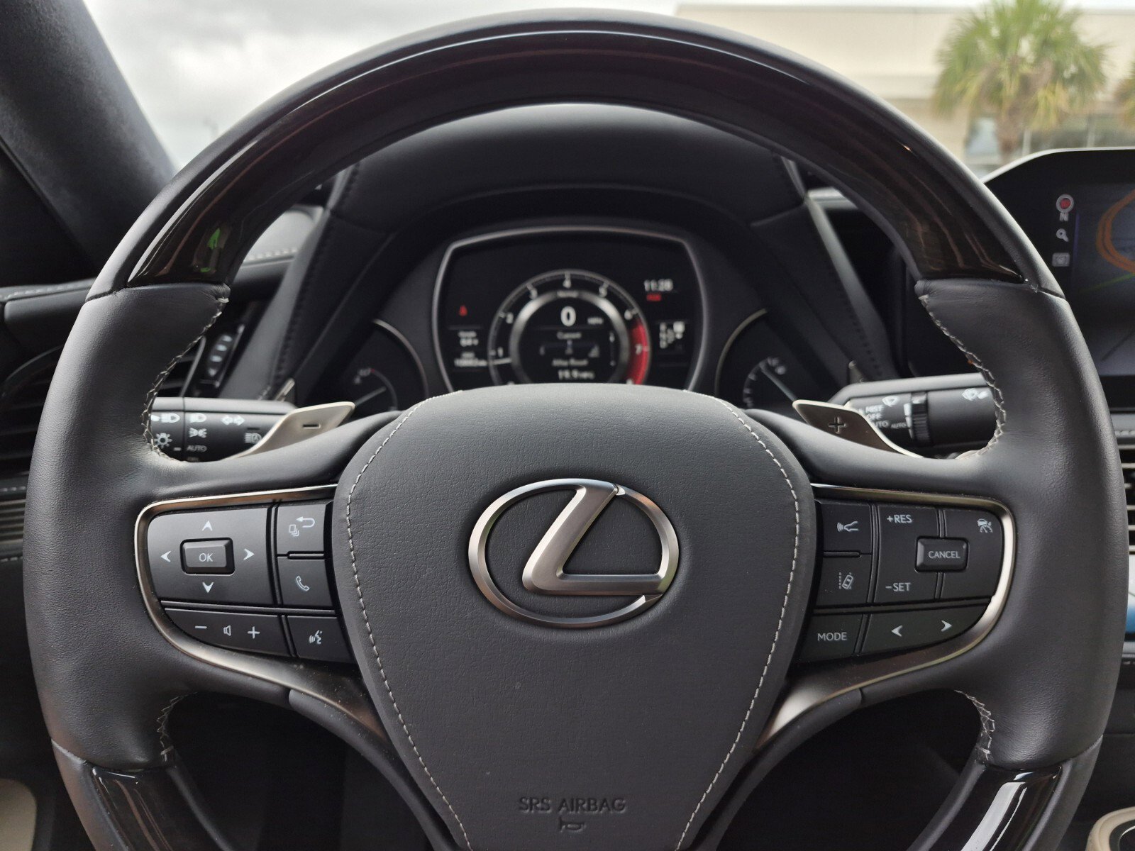 Used 2022 Lexus LS 500 w/ Interior Upgrade Package RWD image 26