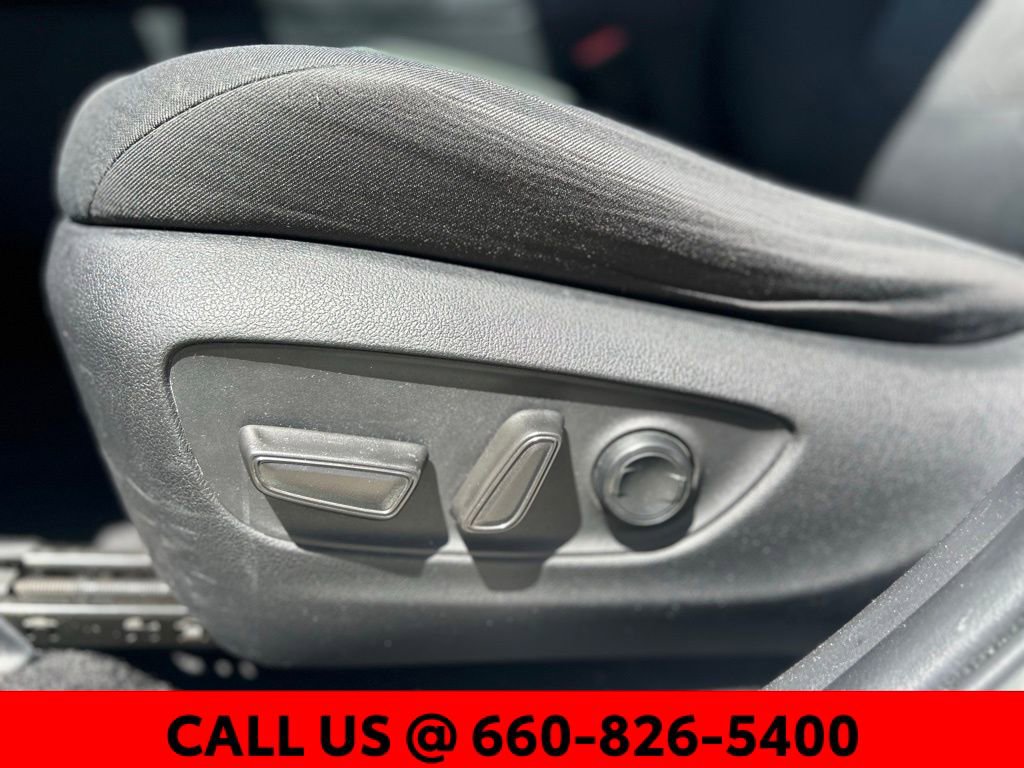 Used 2021 Toyota RAV4 XLE w/ Carpet Mat Package (TMS) AWD/4WD image 13