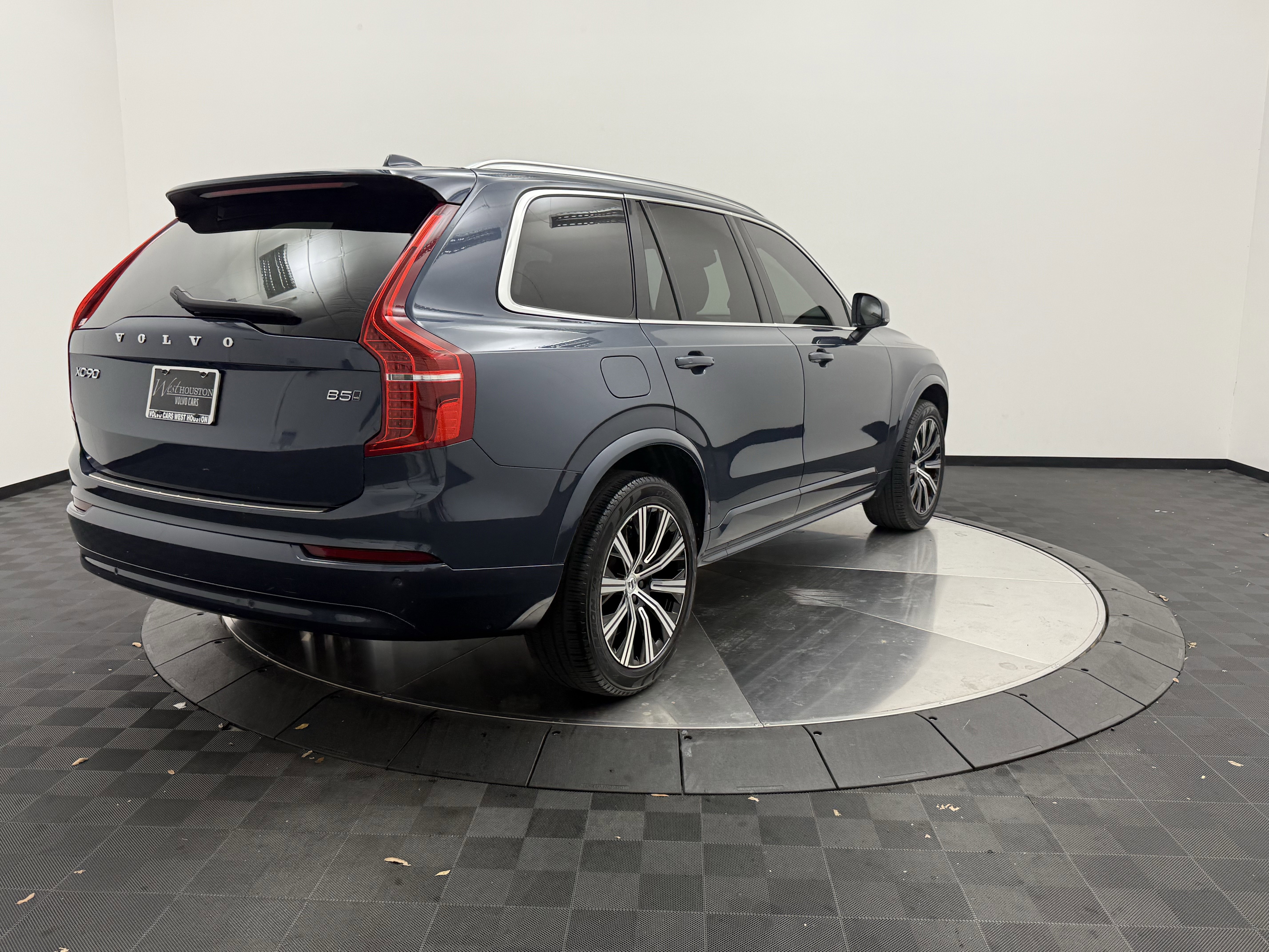 Certified 2023 Volvo XC90 B5 Core w/ Protection Package Premier AWD/4WD image 7
