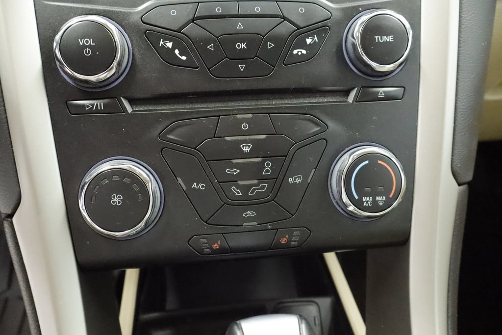 Used 2015 Ford Fusion SE w/ Equipment Group 202A FWD image 30