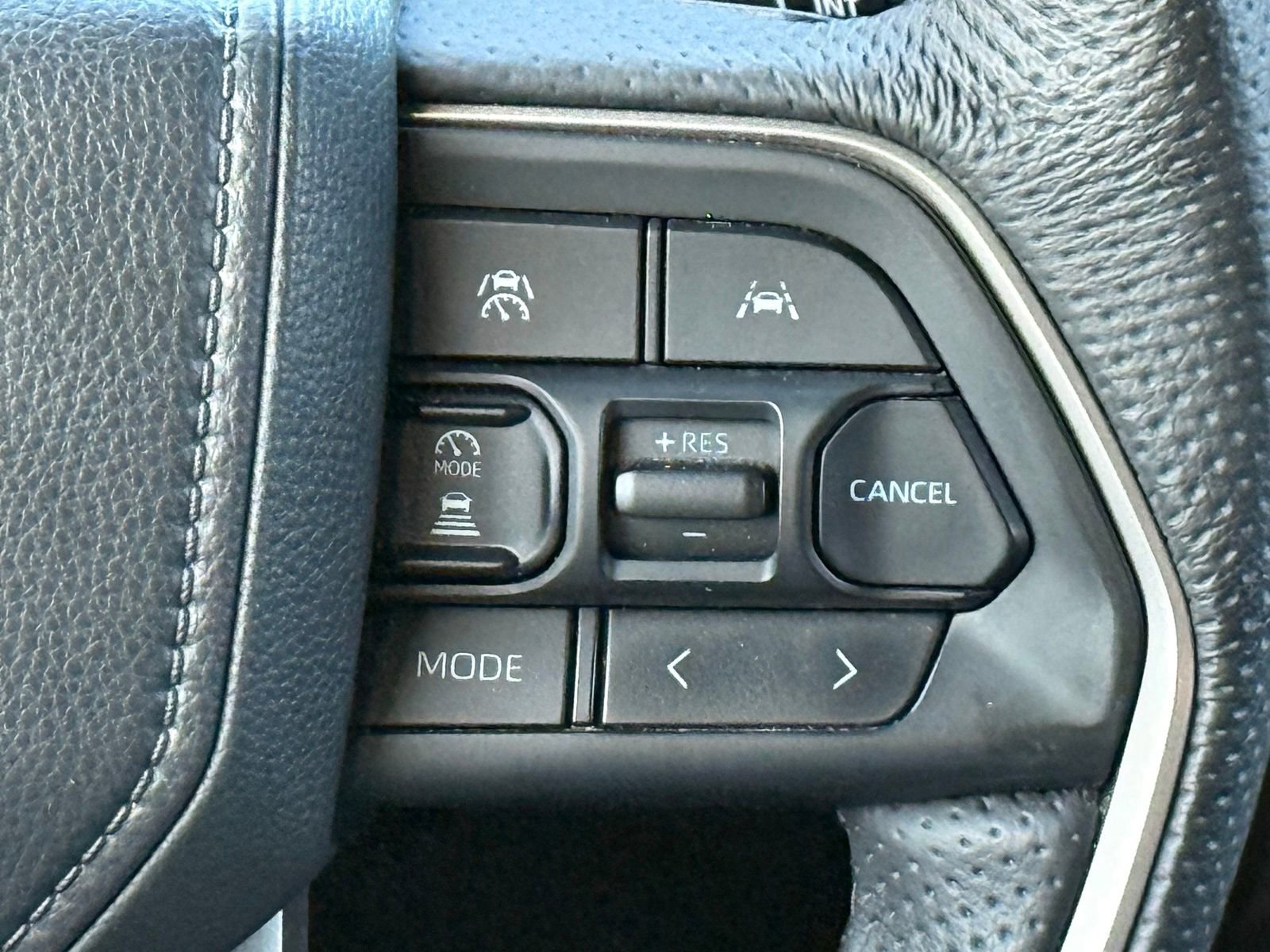 Used 2025 Toyota Tacoma TRD Off-Road AWD/4WD image 30