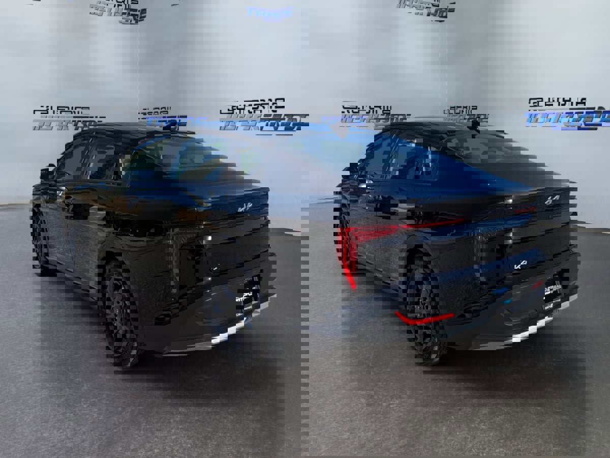 Used 2025 Kia K4 LXS image 7