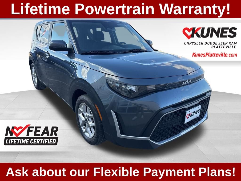 Used 2023 Kia Soul S FWD image 1