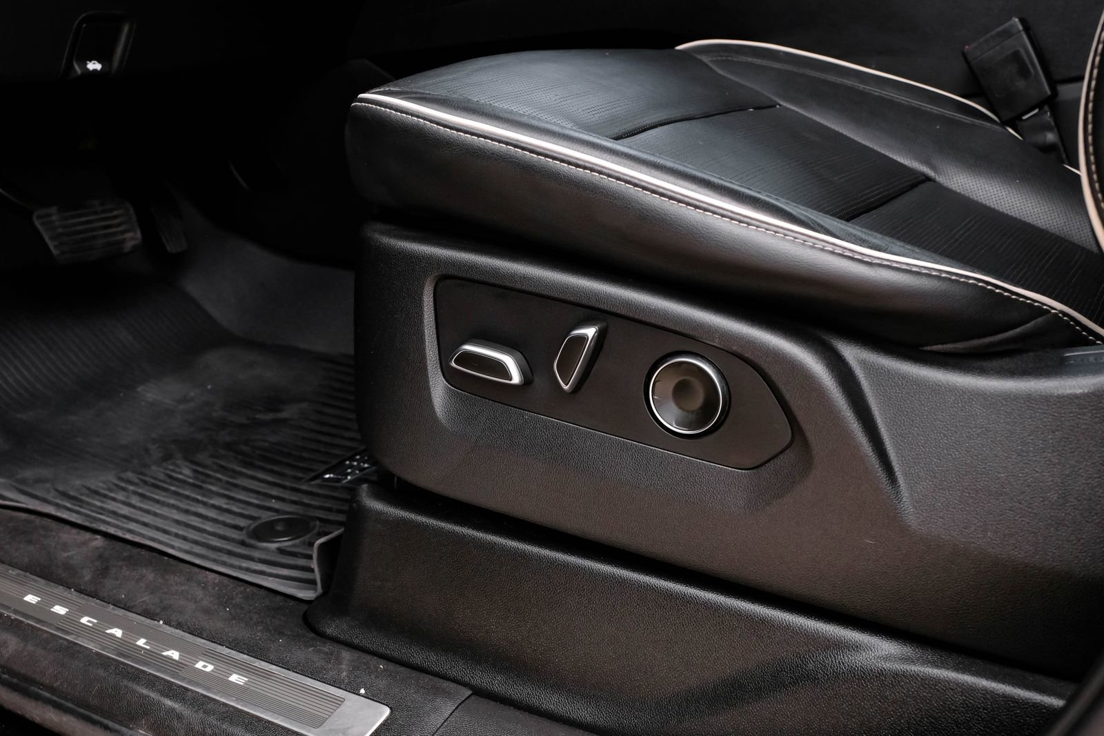 Used 2021 Cadillac Escalade Sport w/ Driver Assist Tech Package image 44