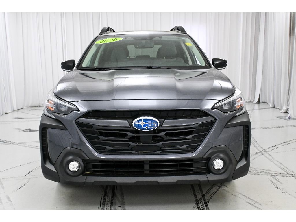 Used 2025 Subaru Outback Premium image 3