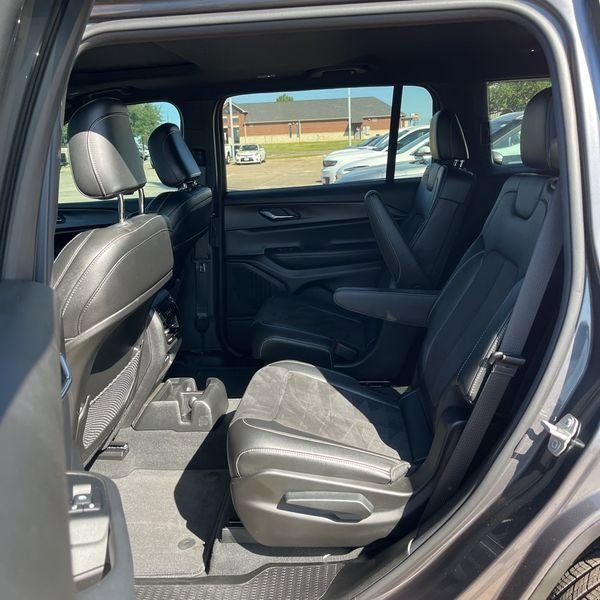 Used 2024 Jeep Grand Cherokee L Altitude image 5