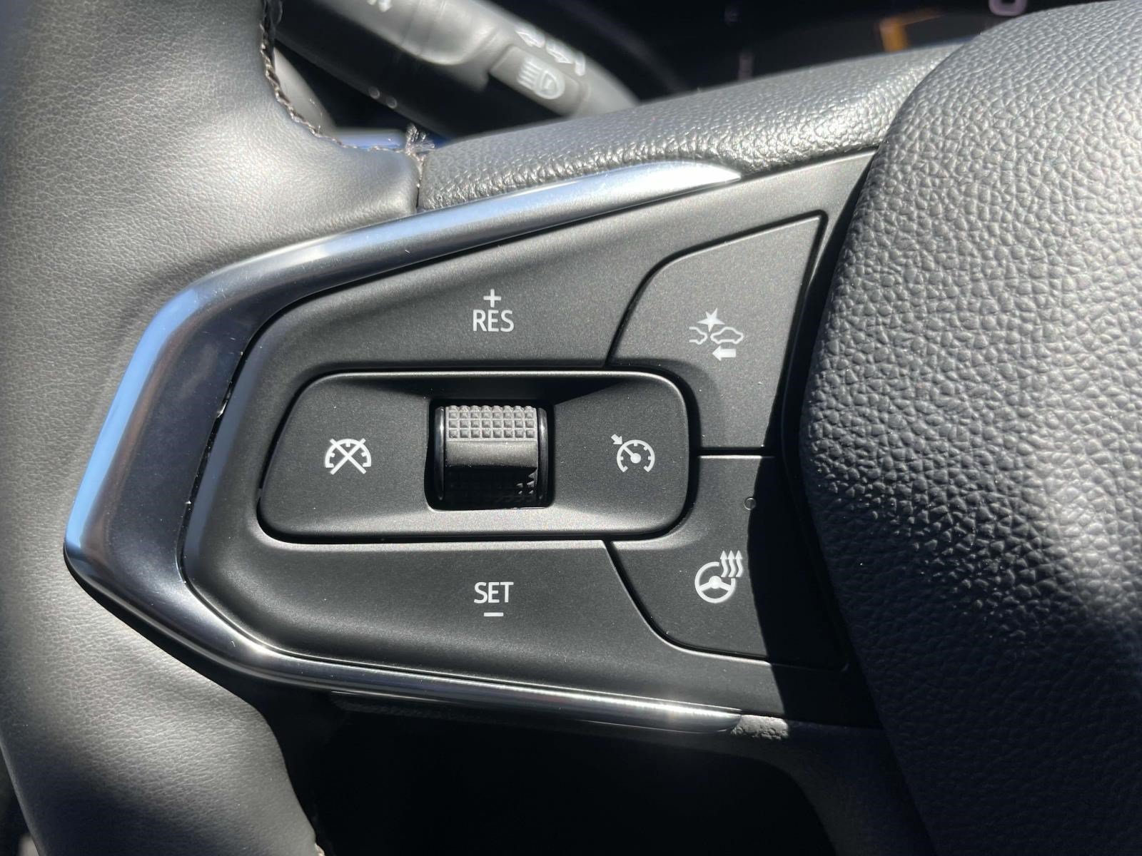Used 2025 Chevrolet Trax LT w/ LT Convenience Package FWD image 19