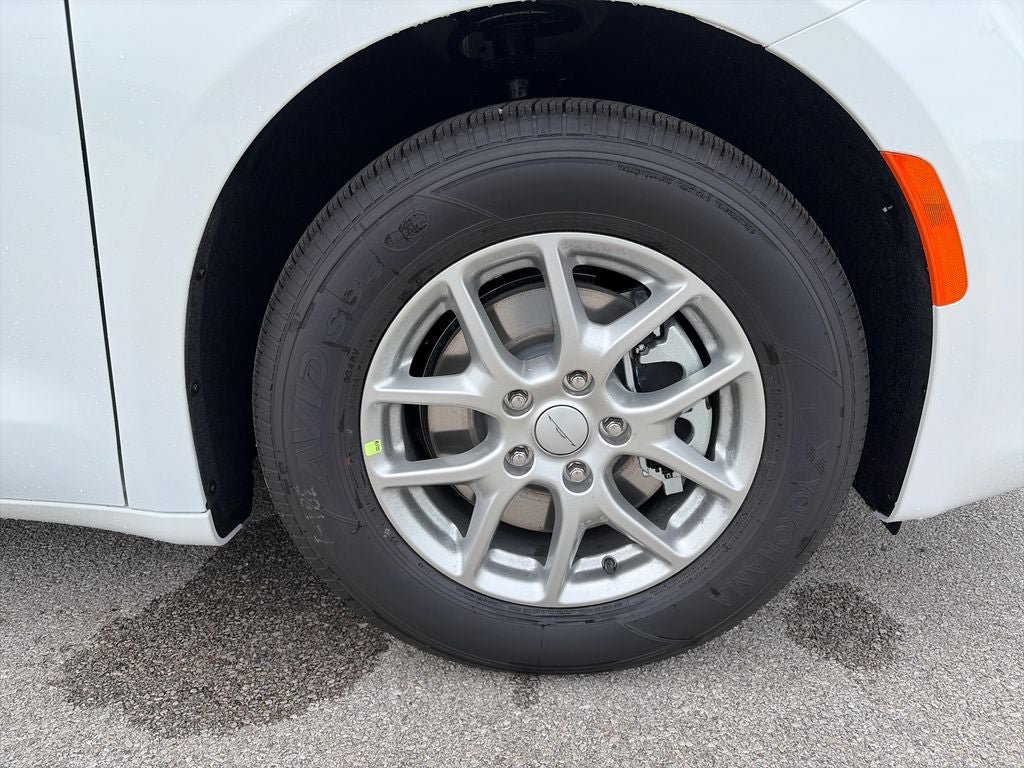 New 2027 Chrysler Pacifica LX FWD image 11