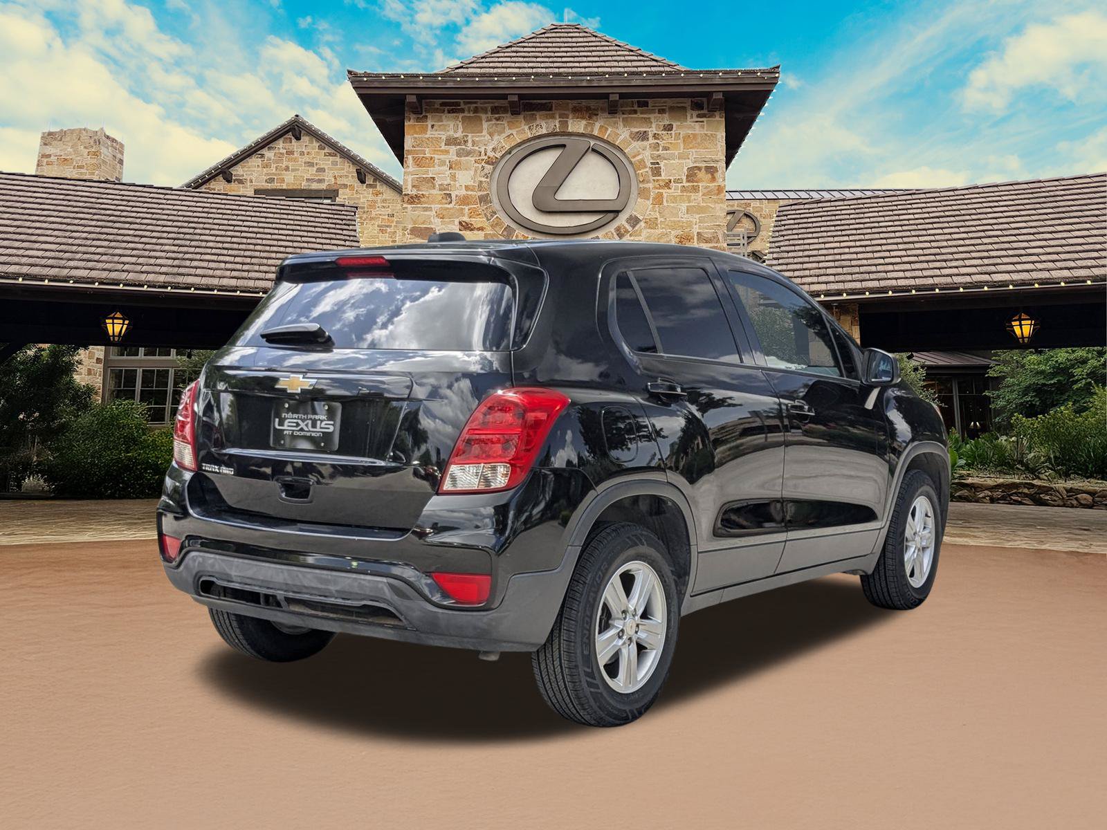 Used 2022 Chevrolet Trax LS w/ Tint and Cruise Package AWD/4WD image 2