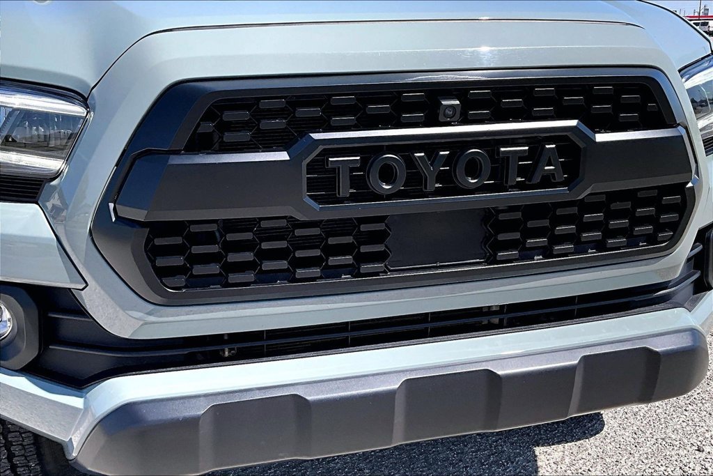 Used 2023 Toyota Tacoma TRD Off-Road w/ TRD Premium Off Road Package AWD/4WD image 28