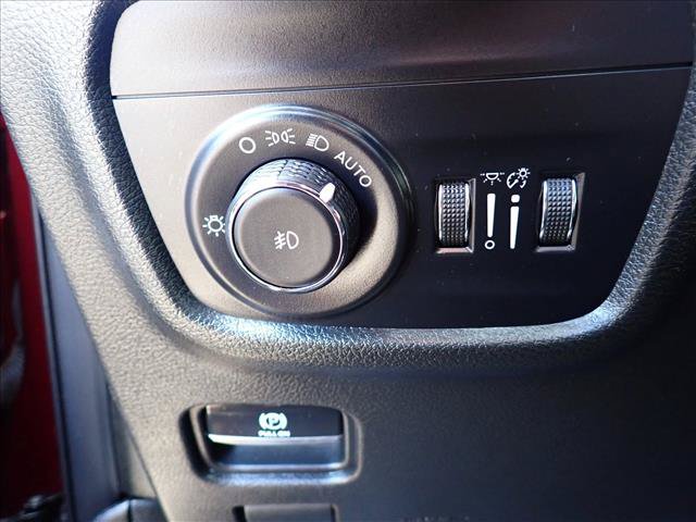 Used 2023 Jeep Grand Cherokee Limited w/ Black Appearance Package AWD/4WD image 17