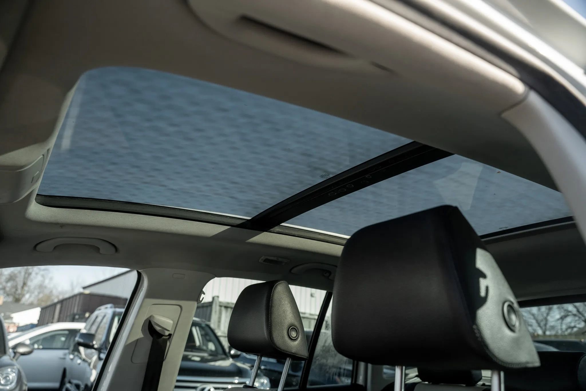 Used 2016 Volkswagen Tiguan SE image 16