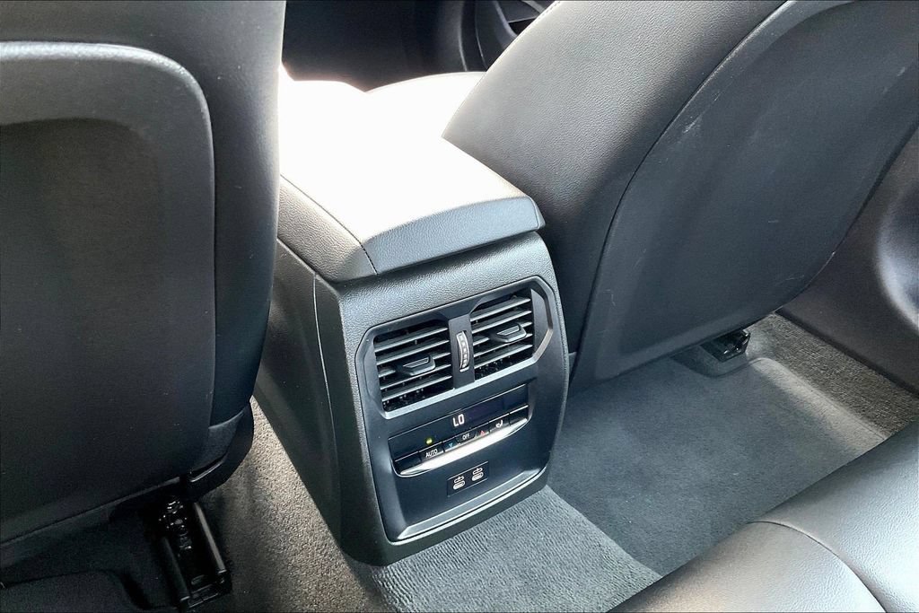 Used 2025 BMW 330i Sedan RWD image 13