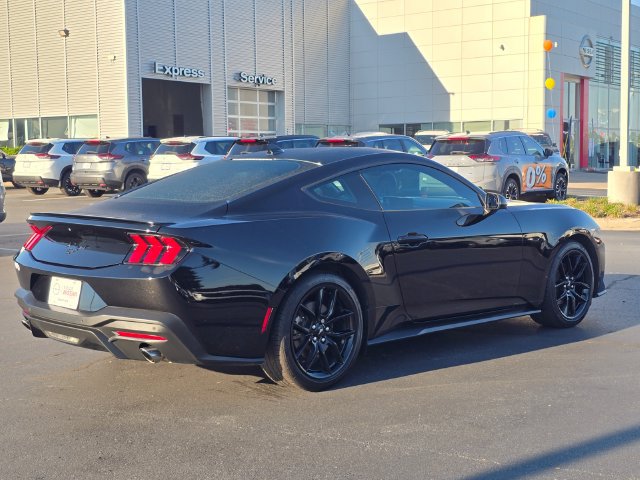 Used 2024 Ford Mustang Coupe RWD image 3