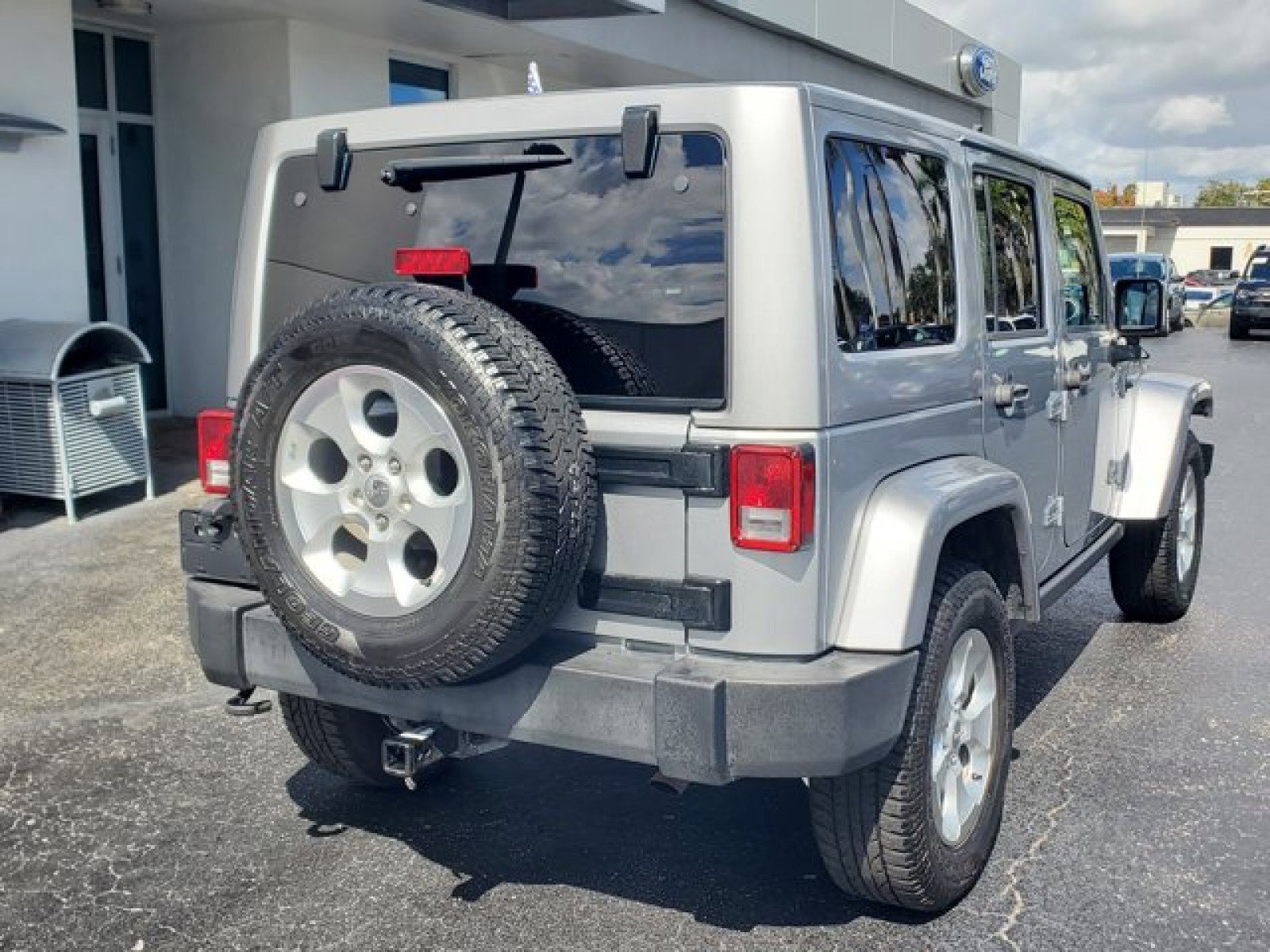 Used 2015 Jeep Wrangler Unlimited Rubicon w/ Connectivity Group image 7