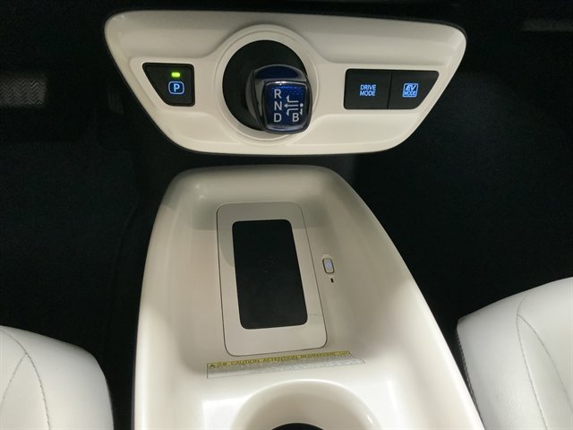 Used 2018 Toyota Prius Three Touring FWD image 27