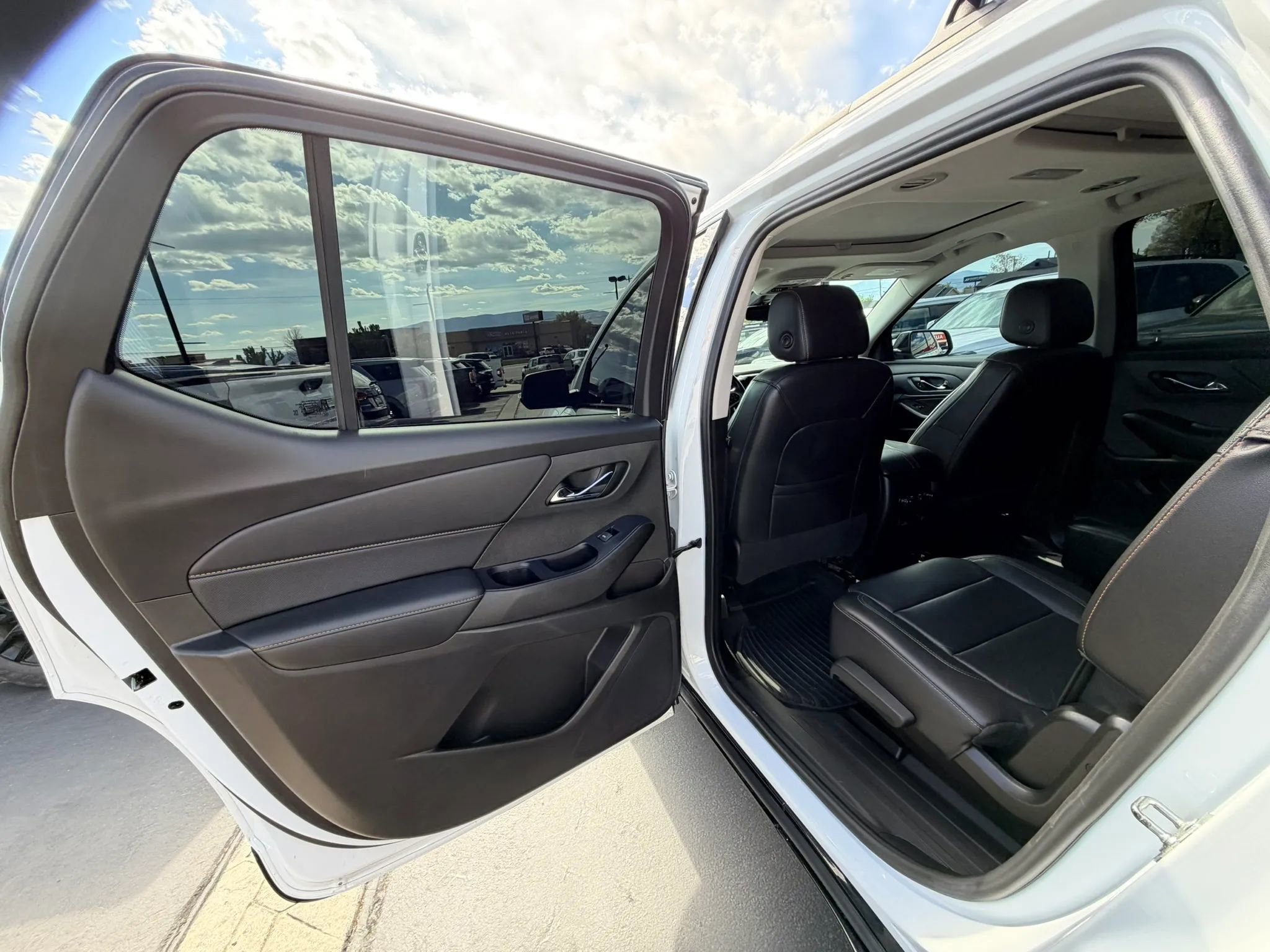 Used 2021 Chevrolet Traverse Premier w/ Redline Edition AWD/4WD image 12