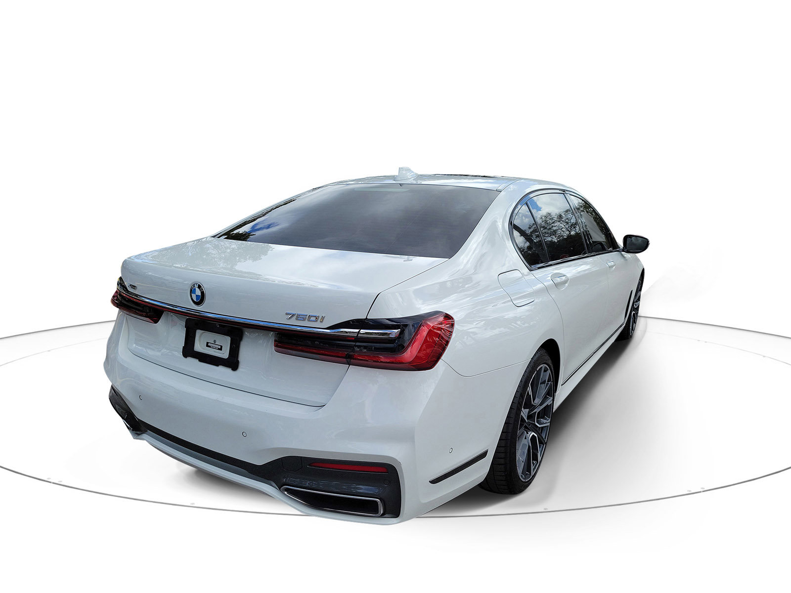 Used 2022 BMW 750i xDrive w/ M Sport Package image 4