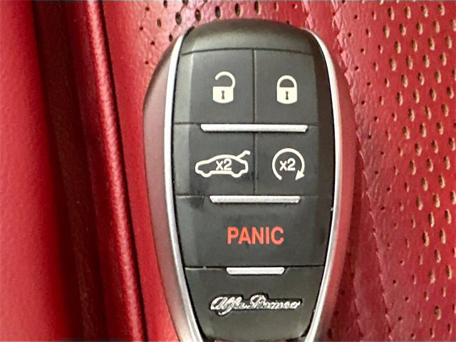 Used 2022 Alfa Romeo Stelvio Veloce image 18