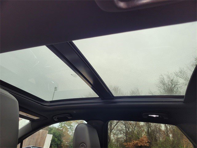 Certified 2022 Cadillac XT5 Sportv w/ LPO, ONYX Package image 19