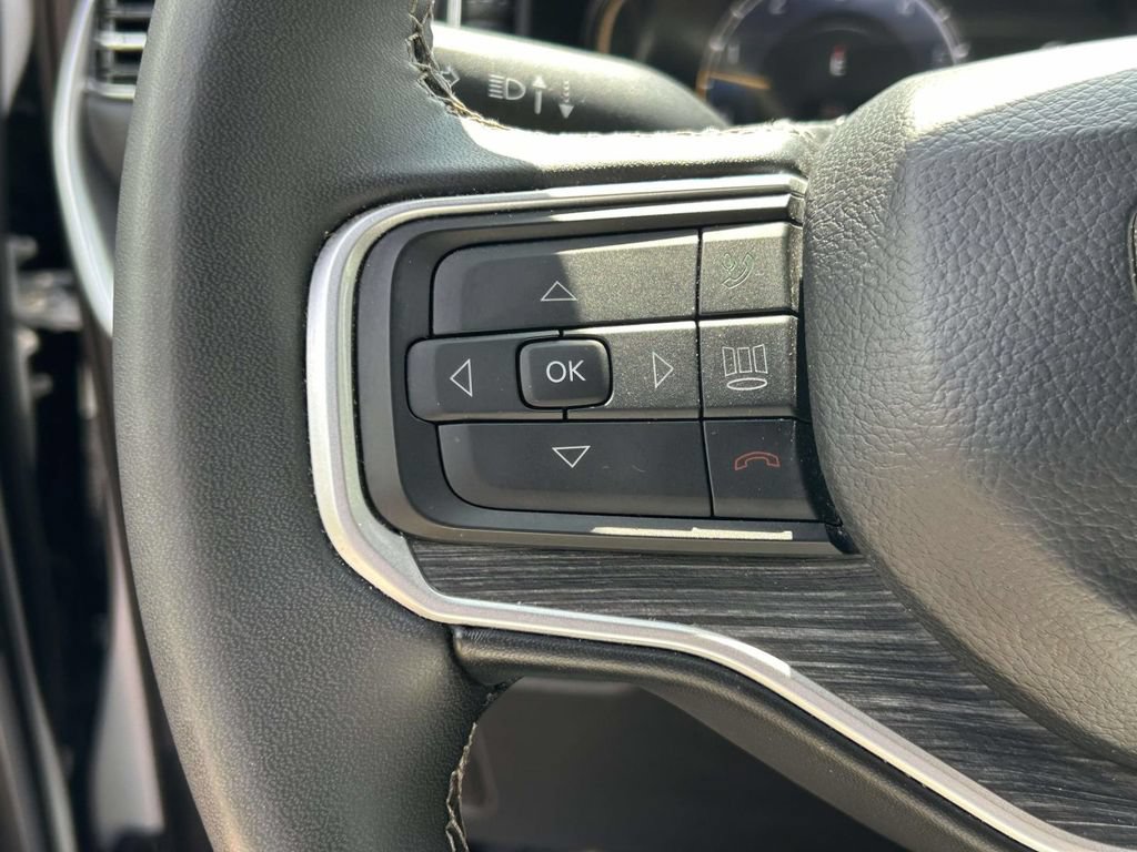 Used 2023 Jeep Wagoneer L Series II AWD/4WD image 24