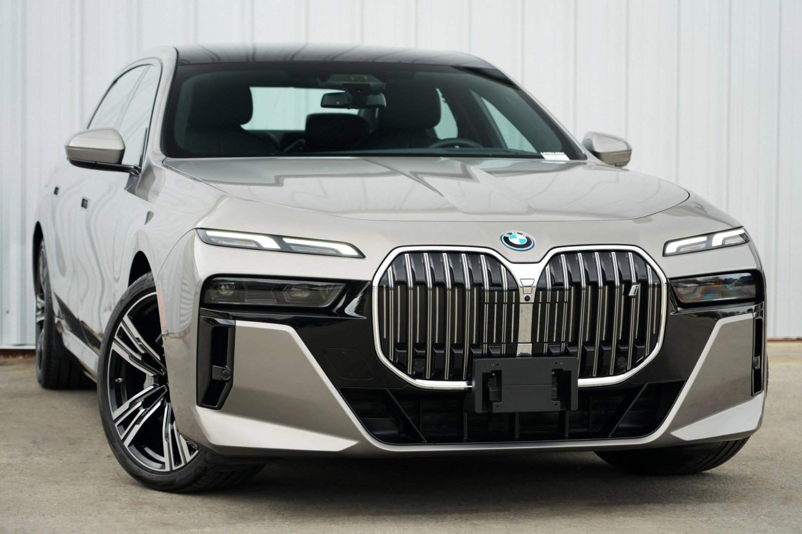 Used 2023 BMW i7 xDrive60 image 4