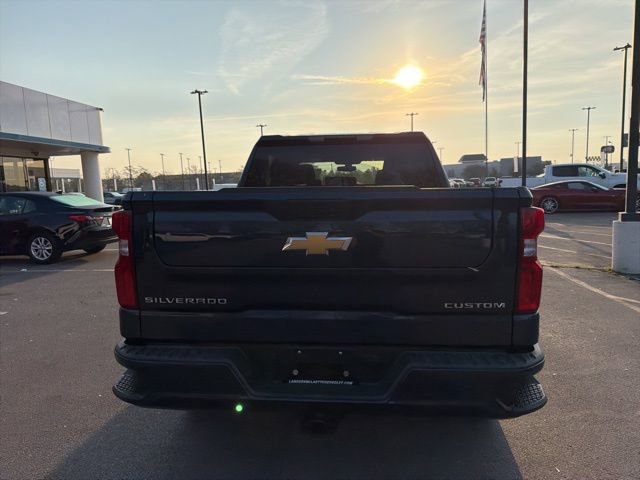 Used 2022 Chevrolet Silverado 1500 Custom image 4
