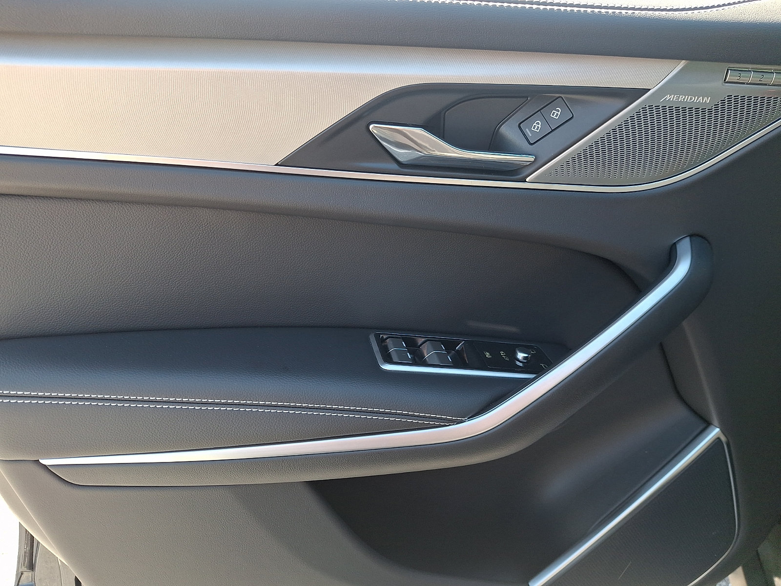 New 2026 Jaguar F-PACE R-Dynamic S AWD/4WD image 10