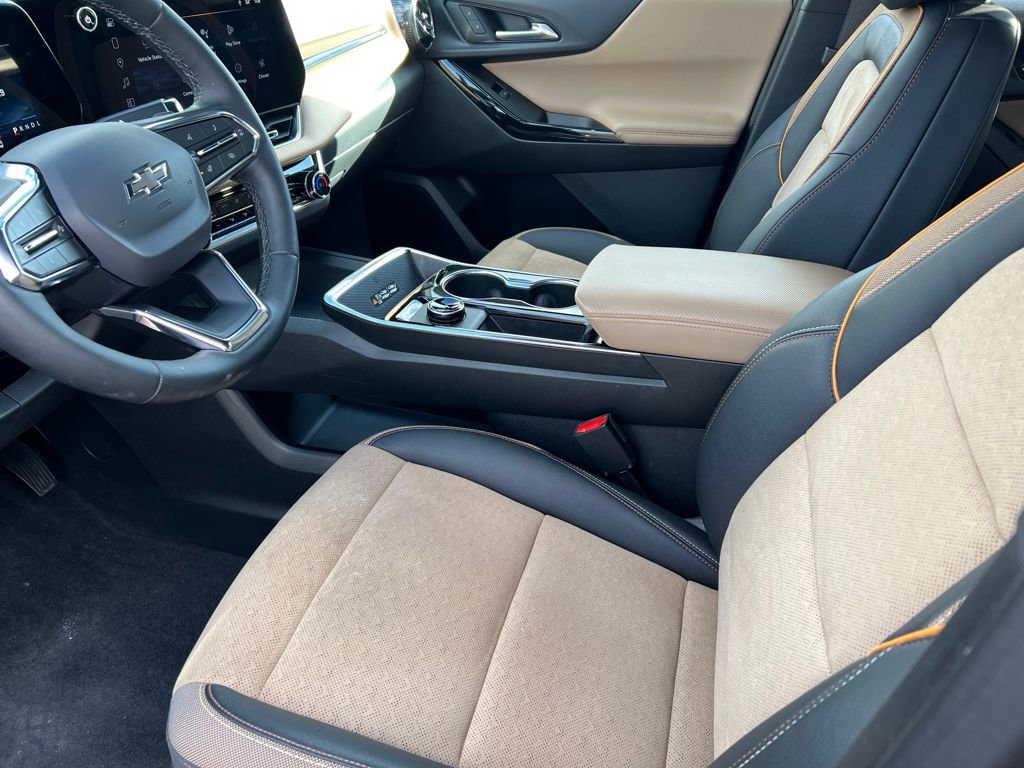 Used 2025 Chevrolet Equinox ACTIV w/ Safety and Technology Package image 9