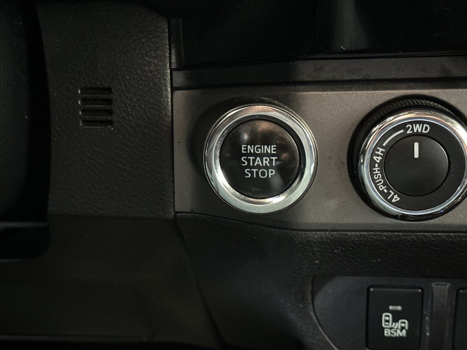 Used 2018 Toyota Tacoma TRD Off-Road w/ Technology Package AWD/4WD image 20