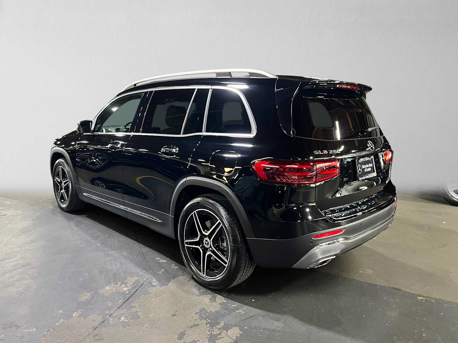 Used 2026 Mercedes-Benz GLB 250 4MATIC image 5