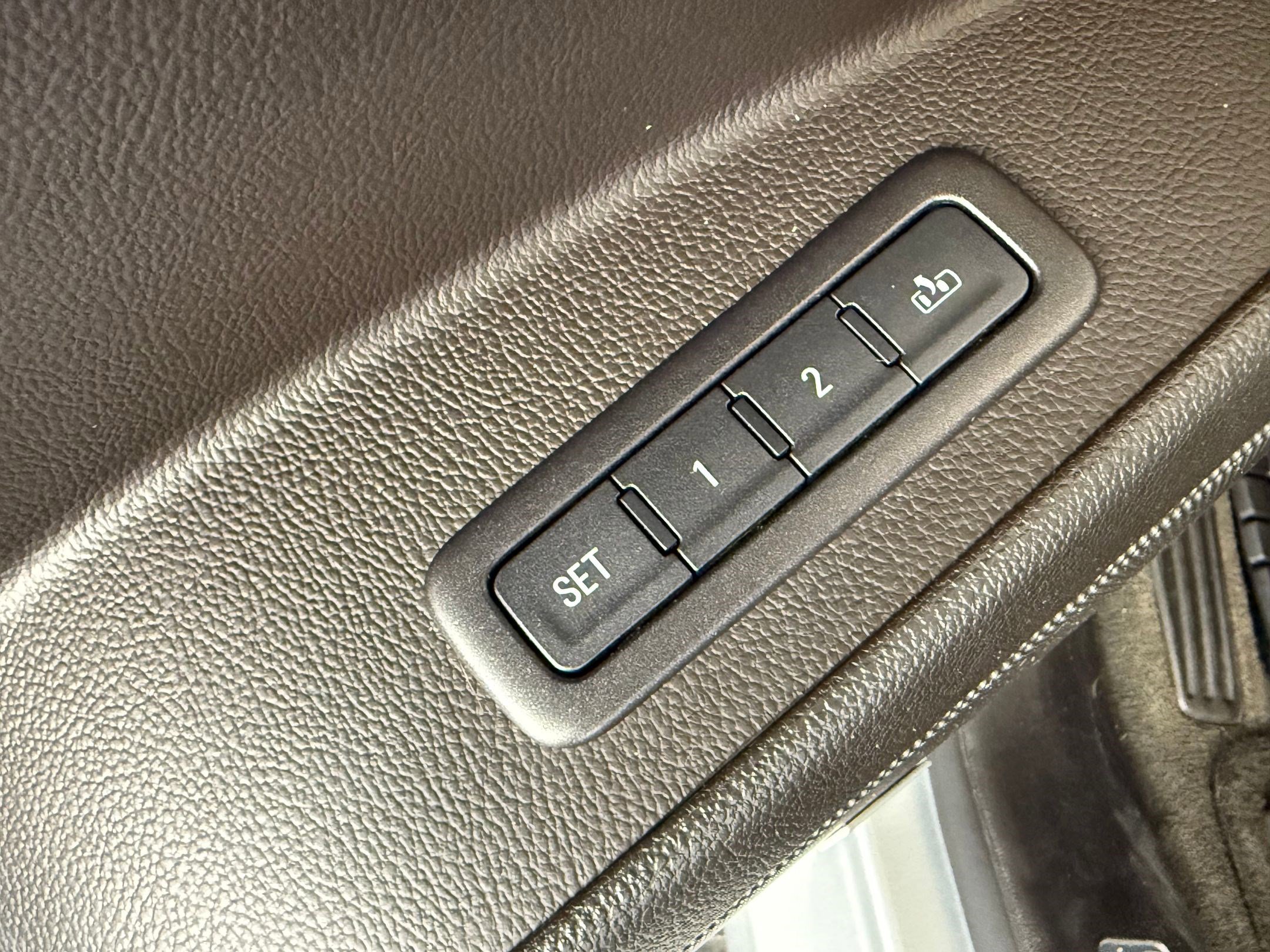 Used 2016 GMC Yukon Denali w/ Open Road Package image 25