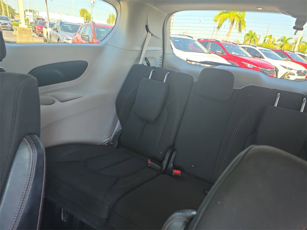 Used 2018 Chrysler Pacifica Touring Plus image 11